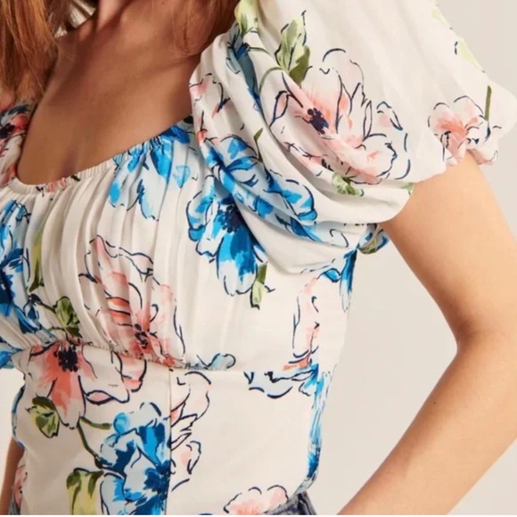 NWT Abercrombie Ruched Puff Sleeve Scoopneck Top - Picture 2 of 7